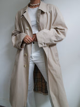 Load image into Gallery viewer, BURBERRY trench coat