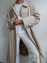 Load image into Gallery viewer, BURBERRY trench coat