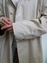 Load image into Gallery viewer, BURBERRY trench coat