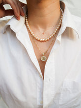 Load image into Gallery viewer, Pearls necklace