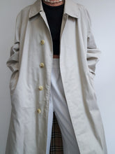 Load image into Gallery viewer, BURBERRY trench coat