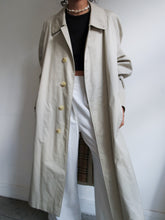 Load image into Gallery viewer, BURBERRY trench coat