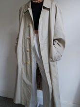 Load image into Gallery viewer, BURBERRY trench coat