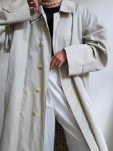 Load image into Gallery viewer, BURBERRY trench coat