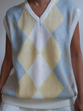 Load image into Gallery viewer, "BeeGee" knitted sleeveless jumper