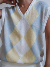 Load image into Gallery viewer, "BeeGee" knitted sleeveless jumper
