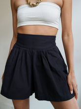 Load image into Gallery viewer, « Serena » shorts