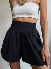 Load image into Gallery viewer, « Serena » shorts