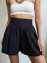 Load image into Gallery viewer, « Serena » shorts