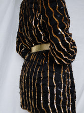 Load image into Gallery viewer, "Drama" silk kimono