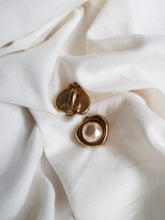 Load image into Gallery viewer, AGATHA clip on earrings