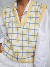 Load image into Gallery viewer, "Clueless" knitted sleeveless jumper (L)