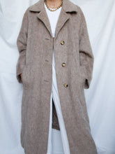 Load image into Gallery viewer, Lama long coat