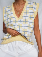 Load image into Gallery viewer, "Clueless" knitted sleeveless jumper (L)