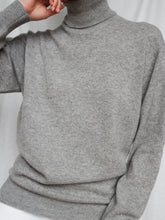 Load image into Gallery viewer, Turtleneck cashmere jumper