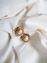 Load image into Gallery viewer, AGATHA clip on earrings