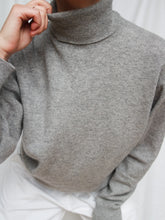 Load image into Gallery viewer, Turtleneck cashmere jumper