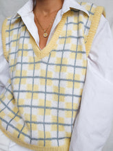 Load image into Gallery viewer, "Clueless" knitted sleeveless jumper (L)