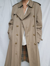 Load image into Gallery viewer, BURBERRY trench coat