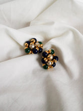 Load image into Gallery viewer, "Olivia" pearls clip on