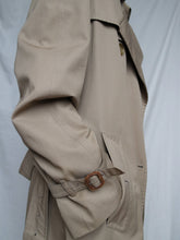 Load image into Gallery viewer, BURBERRY trench coat