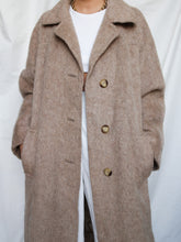 Load image into Gallery viewer, Lama long coat