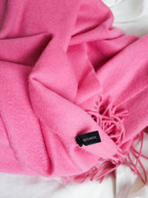 Load image into Gallery viewer, Pink wool scarf