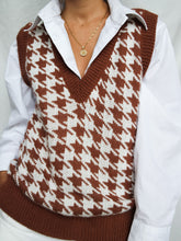 Load image into Gallery viewer, "Nella" knitted sleeveless jumper (L)
