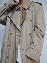 Load image into Gallery viewer, BURBERRY trench coat