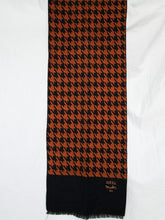 Load image into Gallery viewer, WEILL knitted scarf
