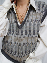 Load image into Gallery viewer, "Belly" knitted sleeveless jumper