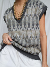 Load image into Gallery viewer, "Belly" knitted sleeveless jumper