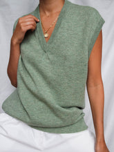 Load image into Gallery viewer, best knitted sleeveless jumper (L)