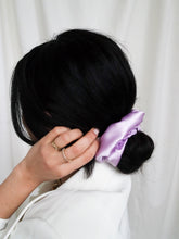 Load image into Gallery viewer, "Lilly" scrunchie - lallasshop