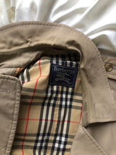 Load image into Gallery viewer, BURBERRY trench coat