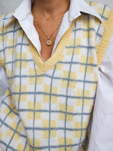 Load image into Gallery viewer, "Clueless" knitted sleeveless jumper (L)