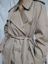 Load image into Gallery viewer, BURBERRY trench coat