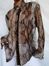 Load image into Gallery viewer, « sneaky » vintage shirt
