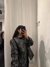 Load image into Gallery viewer, VINTAGE SILVER AND BLACK VEST

