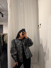 Load image into Gallery viewer, VINTAGE SILVER AND BLACK VEST
