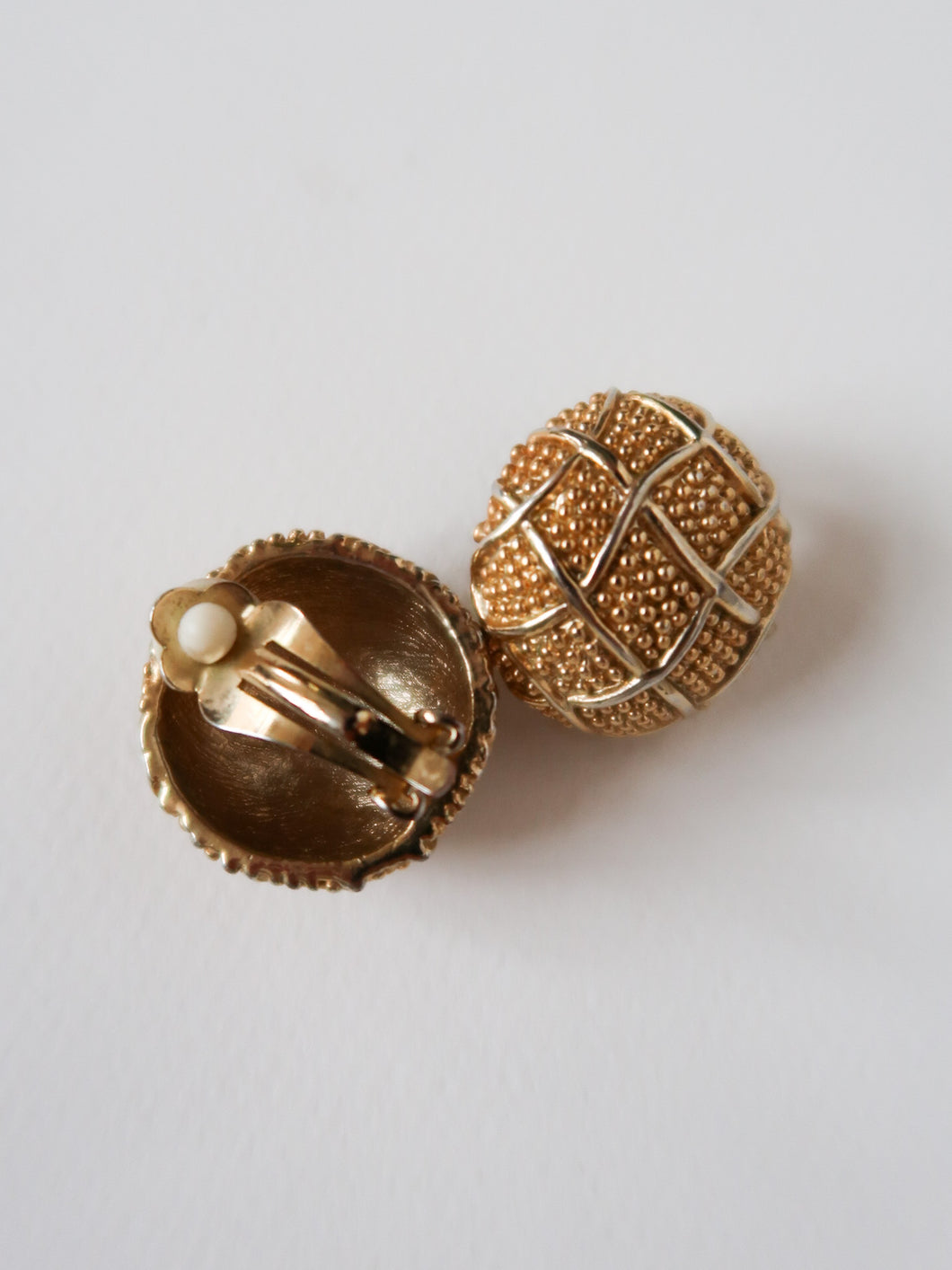 “Nour” vintage clip on