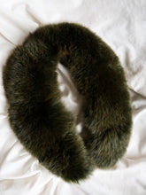 Load image into Gallery viewer, Vintage fox fur collar
