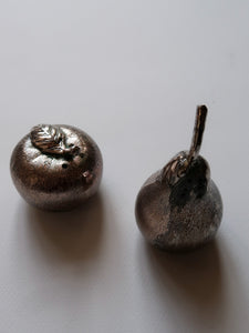 “Apple & pear” salt and pepper shaker