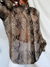 Load image into Gallery viewer, « sneaky » vintage shirt
