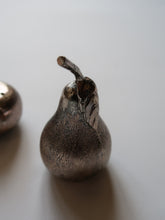 Load image into Gallery viewer, “Apple &amp; pear” salt and pepper shaker
