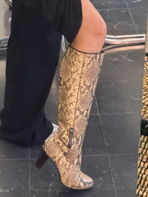 Load image into Gallery viewer, Snake style leather boots
