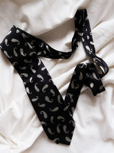 Load image into Gallery viewer, HUGO BOSS silk tie

