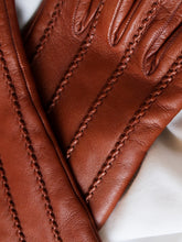 Load image into Gallery viewer, « Amelia » leather gloves
