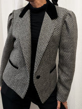 Load image into Gallery viewer, “Alma” Vintage wool blazer
