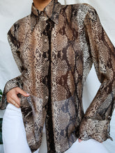 Load image into Gallery viewer, « sneaky » vintage shirt
